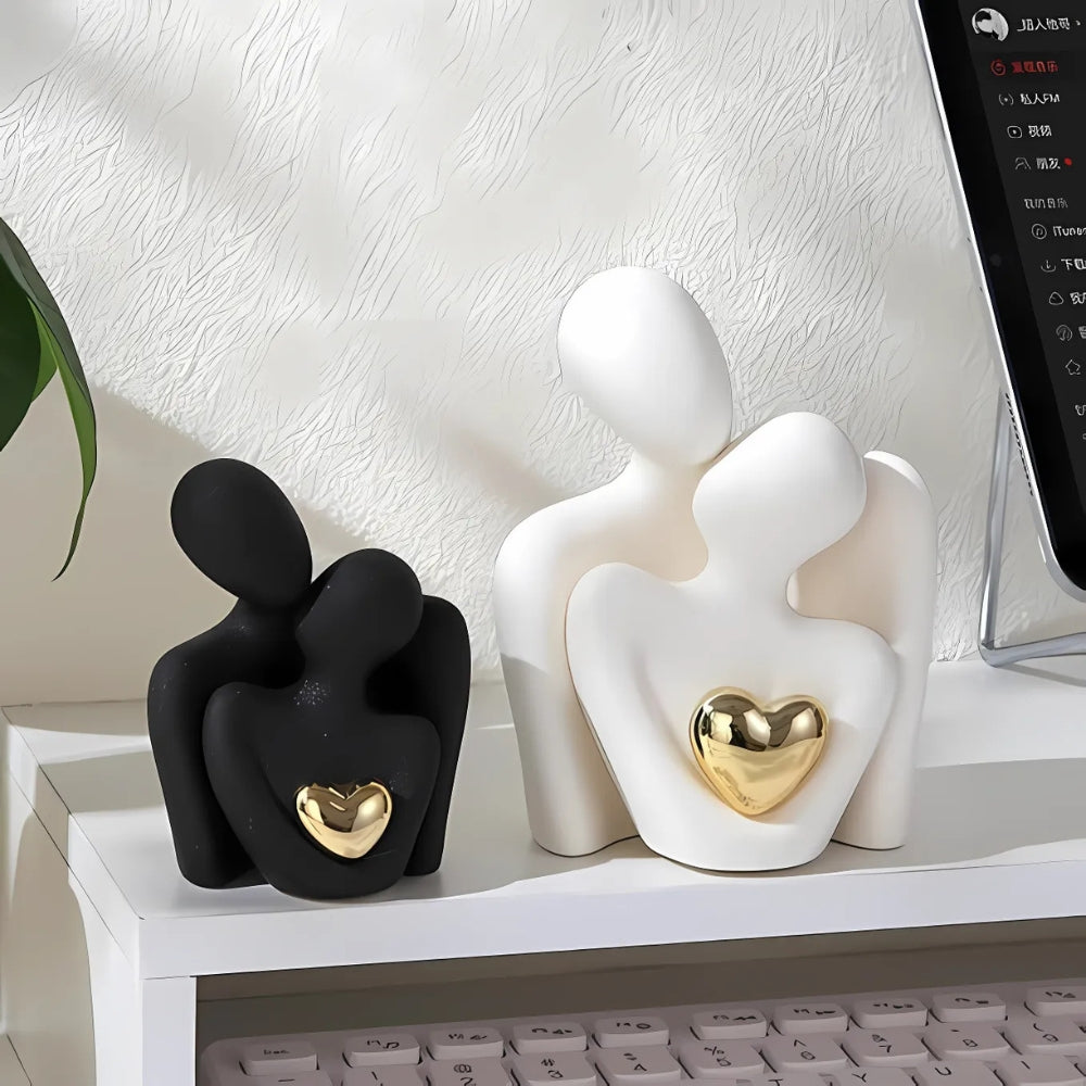 Abstract Lovers Figurine – Minimalist Resin Sculpture with Golden Heart Detail