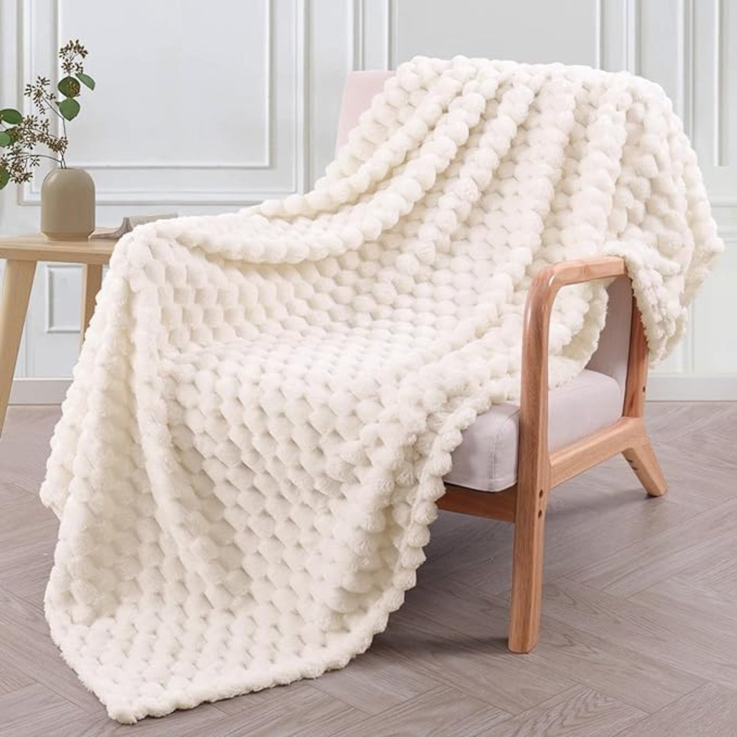 Marshmallow Comfort Throw Blanket – Ultra-Soft, All-Season Plush Throw with Checkered Pattern