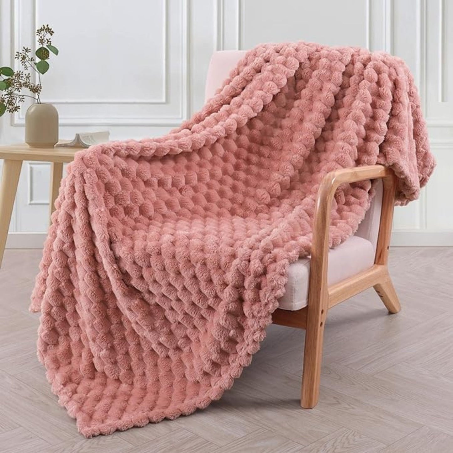 Marshmallow Comfort Throw Blanket – Ultra-Soft, All-Season Plush Throw with Checkered Pattern