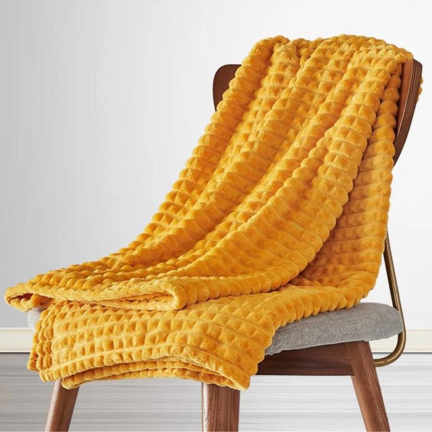 Marshmallow Comfort Throw Blanket – Ultra-Soft, All-Season Plush Throw with Checkered Pattern