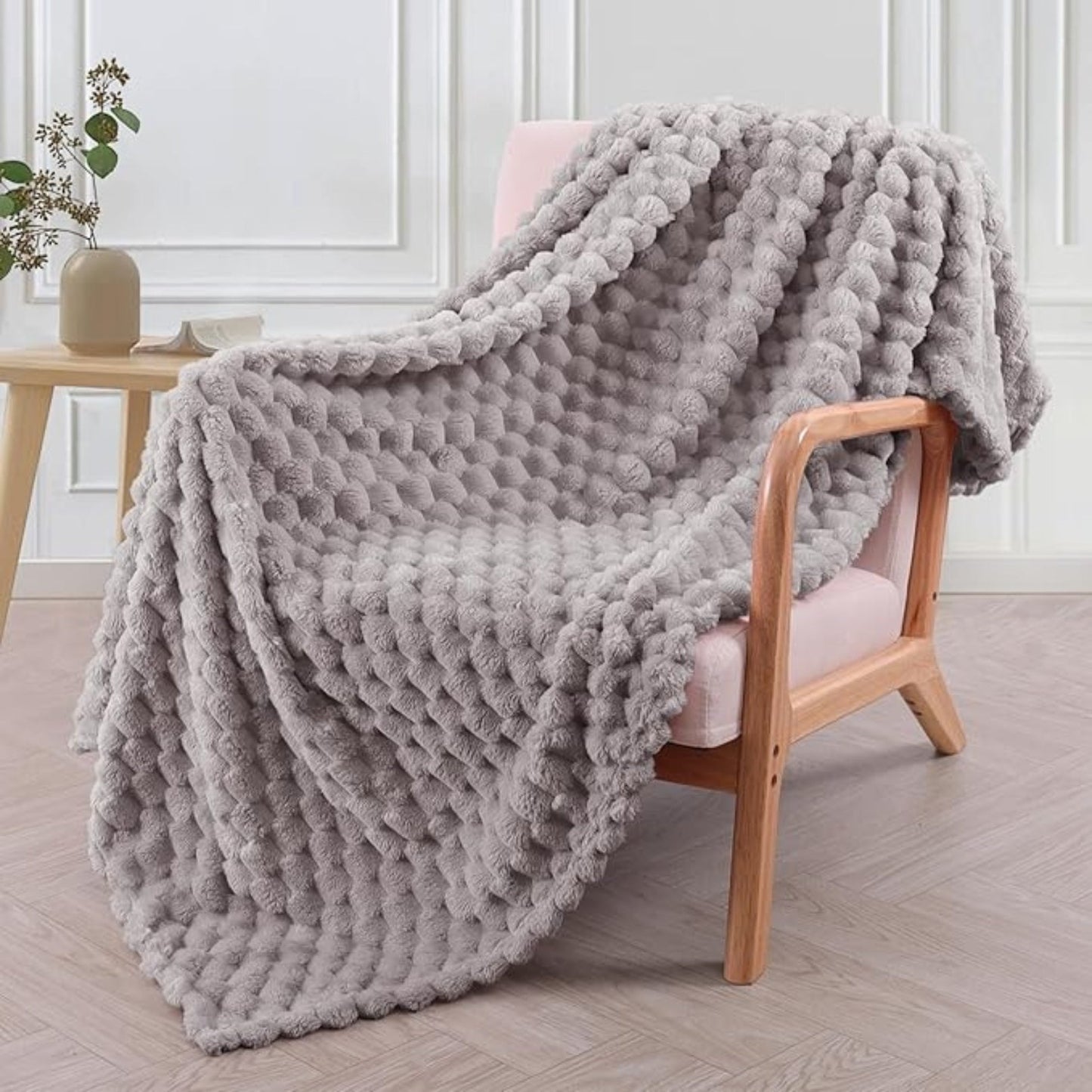 Marshmallow Comfort Throw Blanket – Ultra-Soft, All-Season Plush Throw with Checkered Pattern