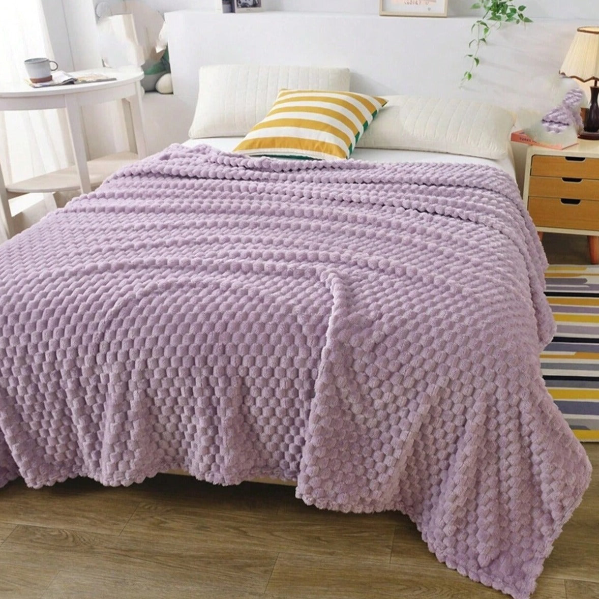 Marshmallow Comfort Throw Blanket – Ultra-Soft, All-Season Plush Throw with Checkered Pattern