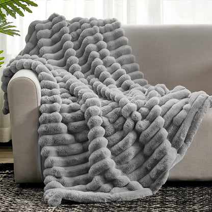 Plush Ribbed Throw Blanket – Soft All-Season Blanket for Home & Travel