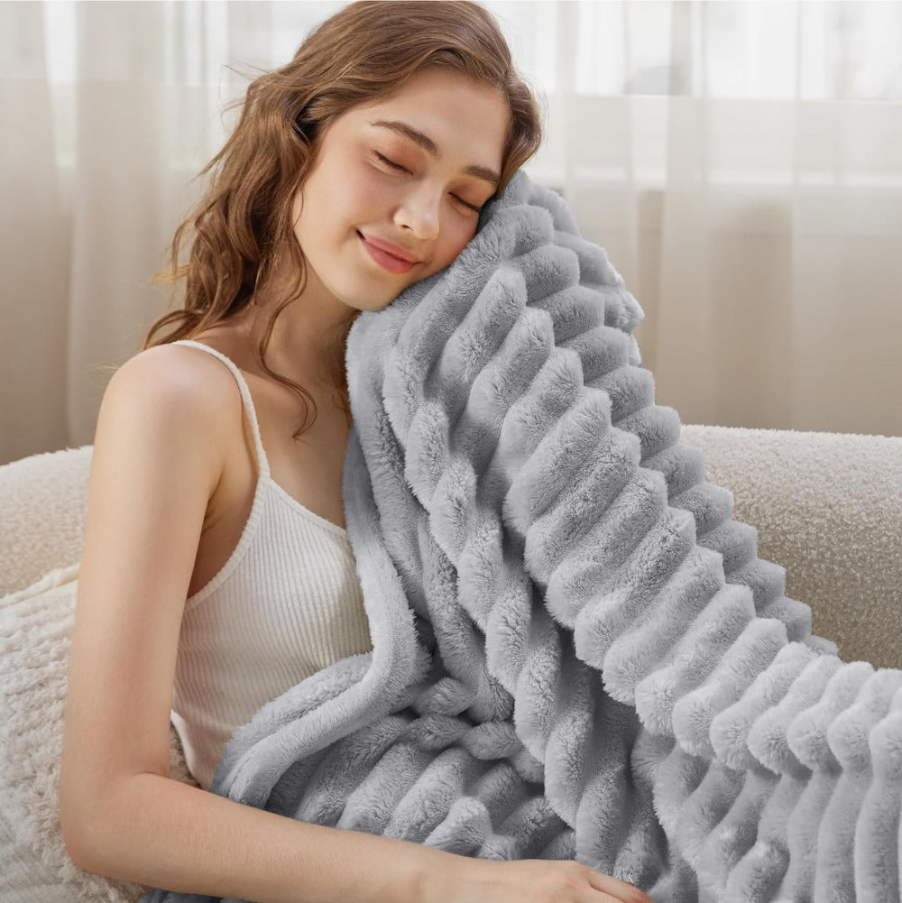 Plush Ribbed Throw Blanket – Soft All-Season Blanket for Home & Travel