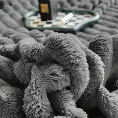 Plush Ribbed Throw Blanket – Soft All-Season Blanket for Home & Travel