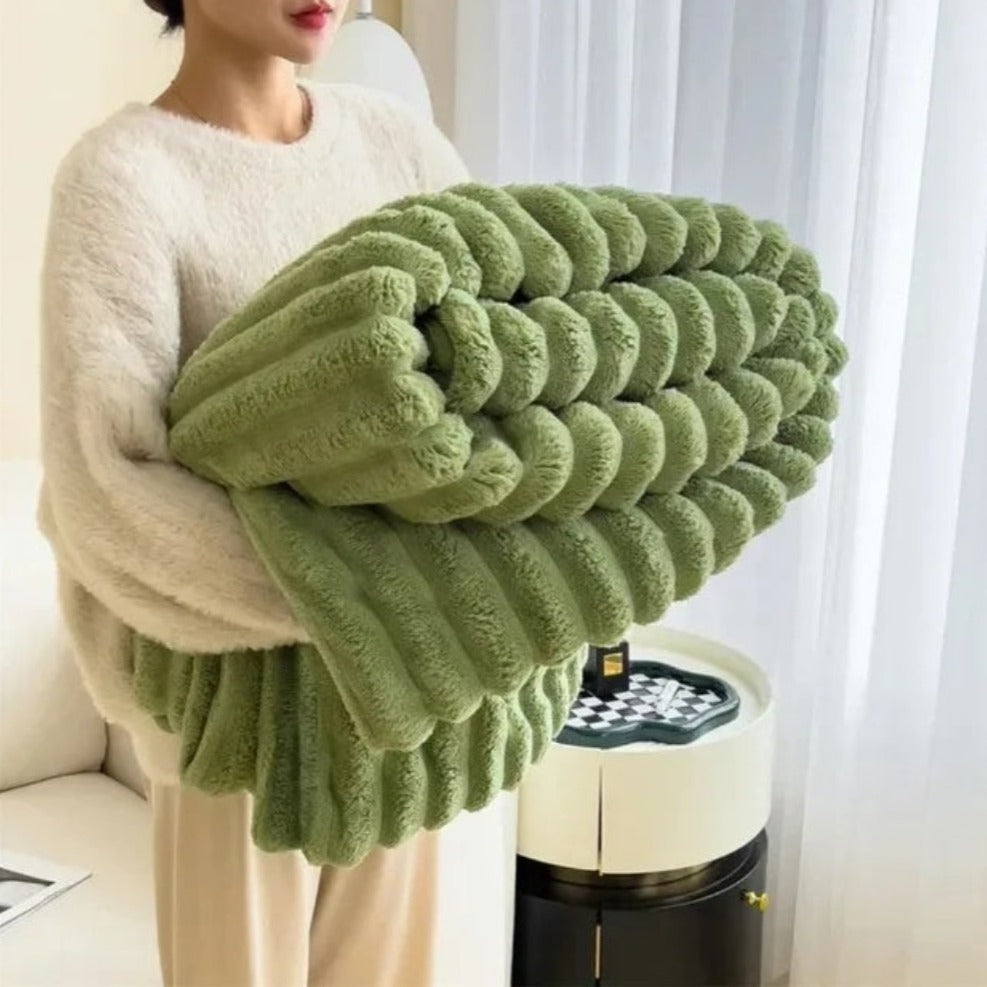 Plush Ribbed Throw Blanket – Soft All-Season Blanket for Home & Travel