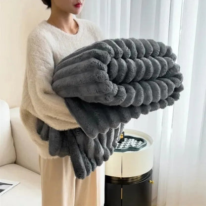 Plush Ribbed Throw Blanket – Soft All-Season Blanket for Home & Travel