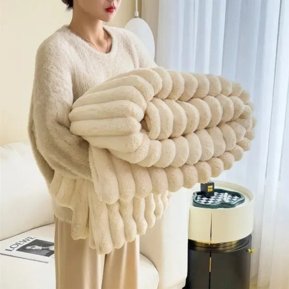 Plush Ribbed Throw Blanket – Soft All-Season Blanket for Home & Travel